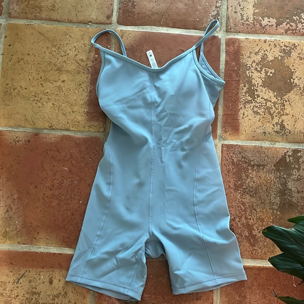 Lululemon bodysuit size 6